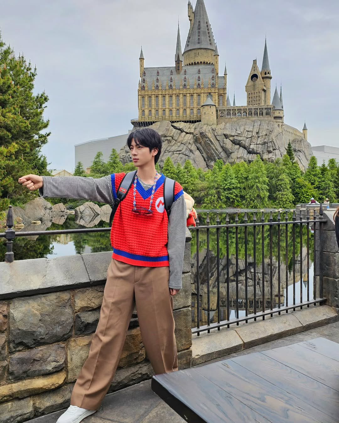 BTS JIN ジン 着用 ユニバ マリオ ベスト USJ Echo