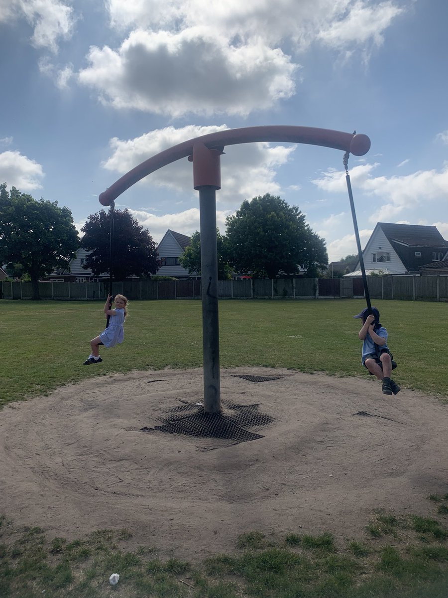 EmmaAshcroft5's tweet photo. Wednesdays park trips , so lucky to have this right at the end of our path ! #gpsearlyuears https://t.co/W3eSUuQEOr