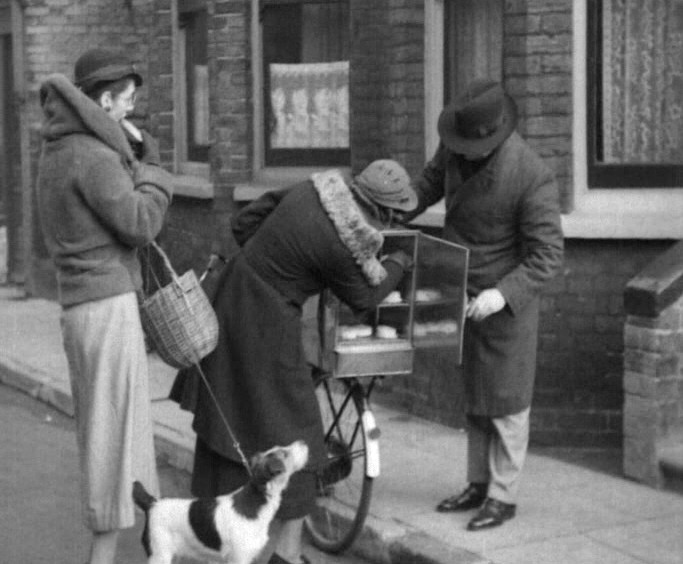 A man selling hot pies from his bicycle (1937). 
Watch the film here: ow.ly/qA3750VWl2e