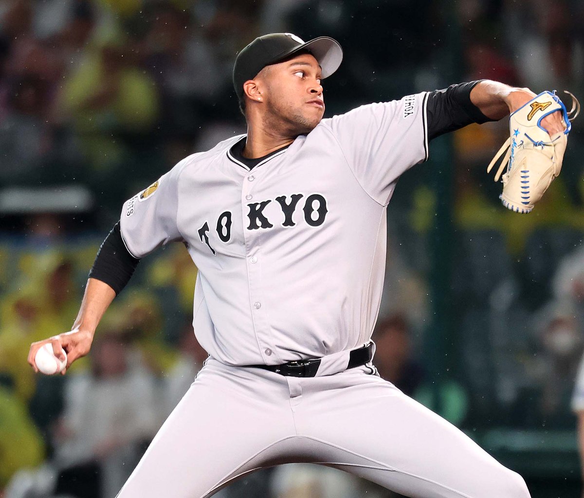 TokyoGiants's tweet photo. 【一軍】vs 阪神
阪神甲子園球場
(試合終了) G 5-4 T

最終回はマルティネス投手が締めて、ジャイアンツ勝利、連敗を止める！

見逃し配信はGIANTS TVで！
https://t.co/baw5lnF0u7

#新風 #ジャイアンツ https://t.co/Z4o7oBgbvP