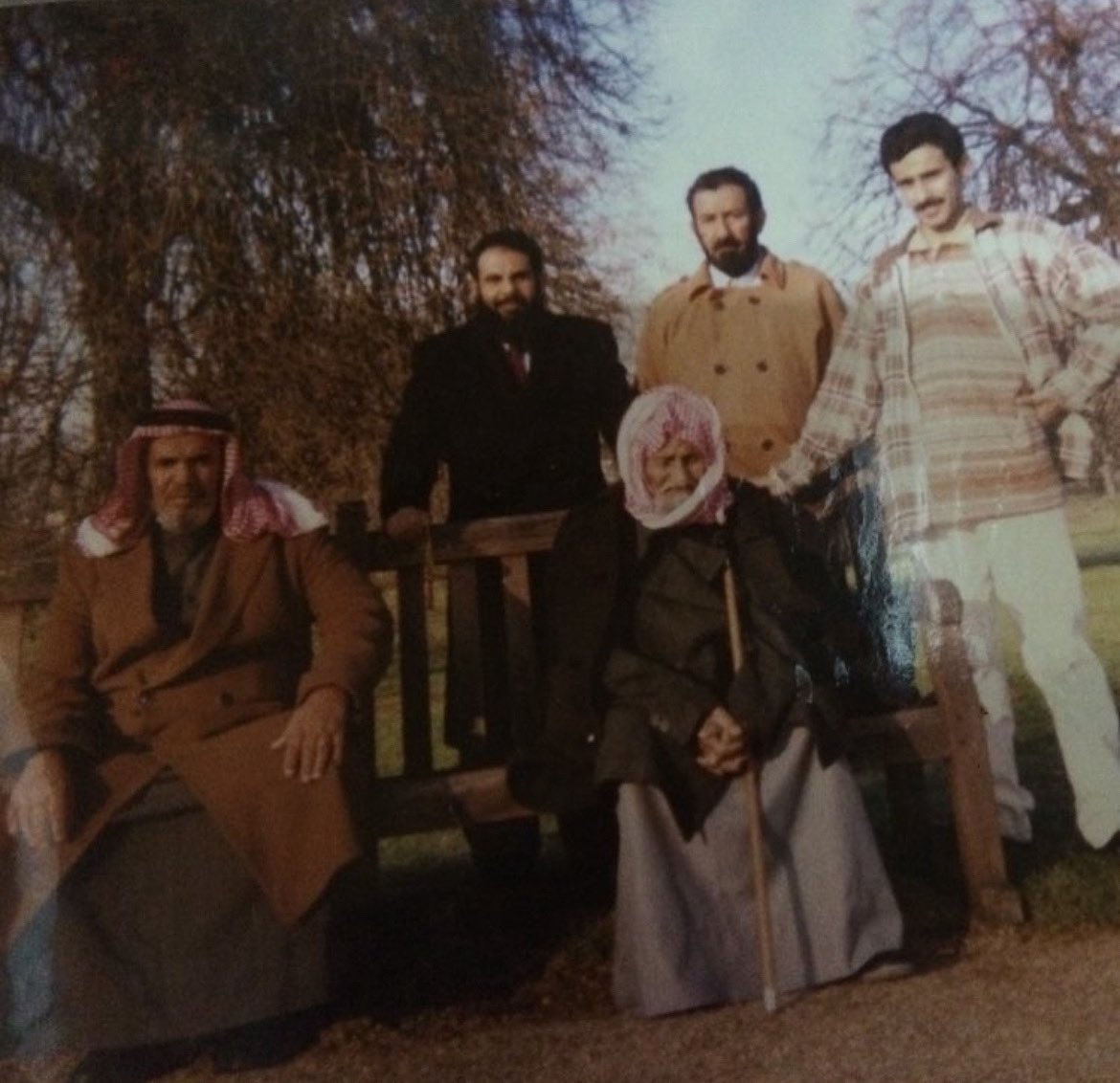 elhabeesh's tweet photo. لندن عام ١٩٩٦مّ 
من اليمين وقوف ؛ أبو سعد السبوق آطال الله في عِمره 
فهيد أبن سعد السبوق آطال الله في عِمره و محمد آبن سعد آطال الله في عمره 

و الجلوس من اليمين ؛
الشايب سّعد السبوق رحِمه الله و فهيد آبن شجاع https://t.co/8hm713TIGe