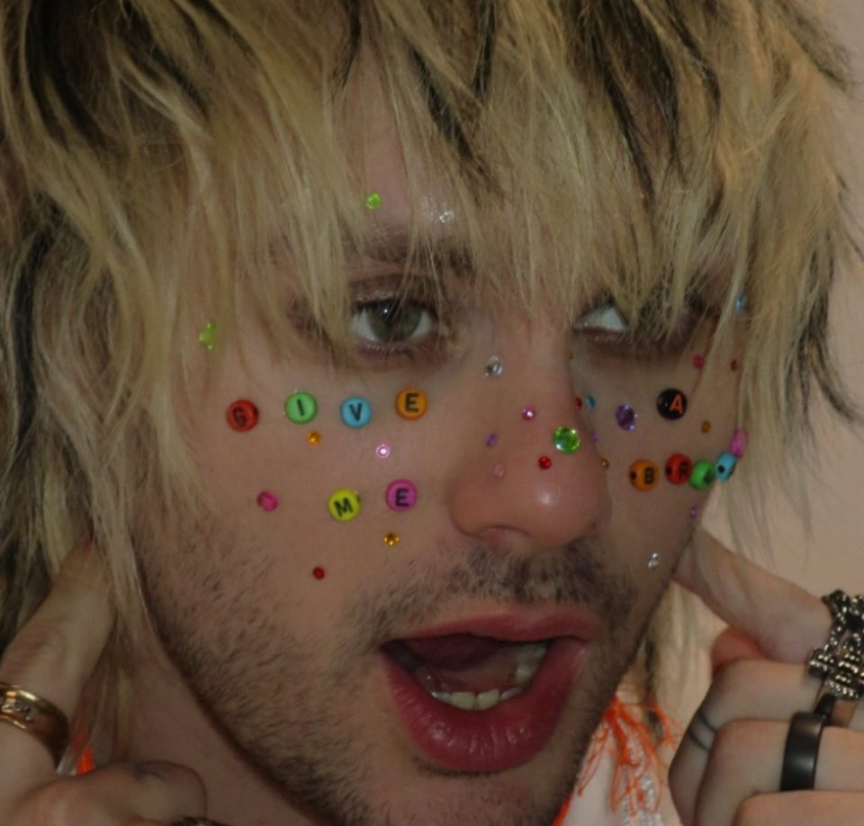 wildheartlrh's tweet photo. ugh i love him https://t.co/IDJDSPWuBR