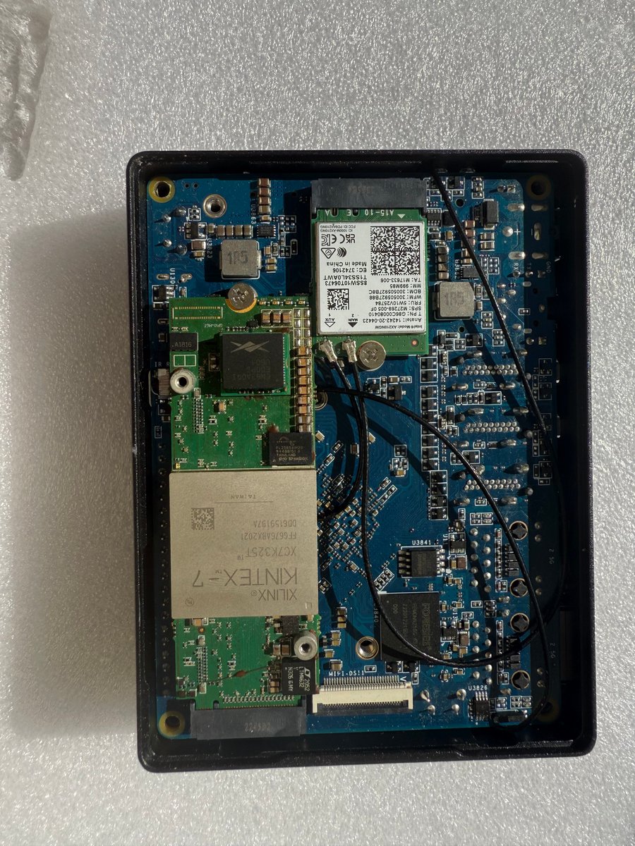 🚀 New toy on the bench:
My custom Kintex-7 M.2 FPGA SDR module is alive and embedded in the full system!

🛠️ Built around:
- Xilinx Kintex-7 XC7K325T
- PCIe Gen2 x4 (M.2 interface)
- Onboard power + GPIO + programmable clocks

🔧 Fully hand-designed:
8-layer stackup, high-speed