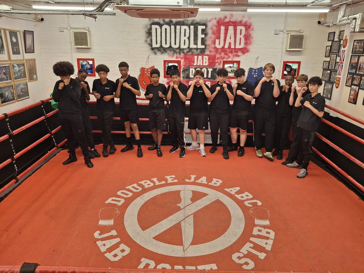 MPSCommunities's tweet image. Term 5 & the Unite Boxing 6 session programme concluded with a trip to @DoubleJabABC with our cohort @DeptfordGreen school during knife crime awareness week. @MPSCommunities @MetTaskforce diverting young people away from danger through education & conversatiom for a safer London