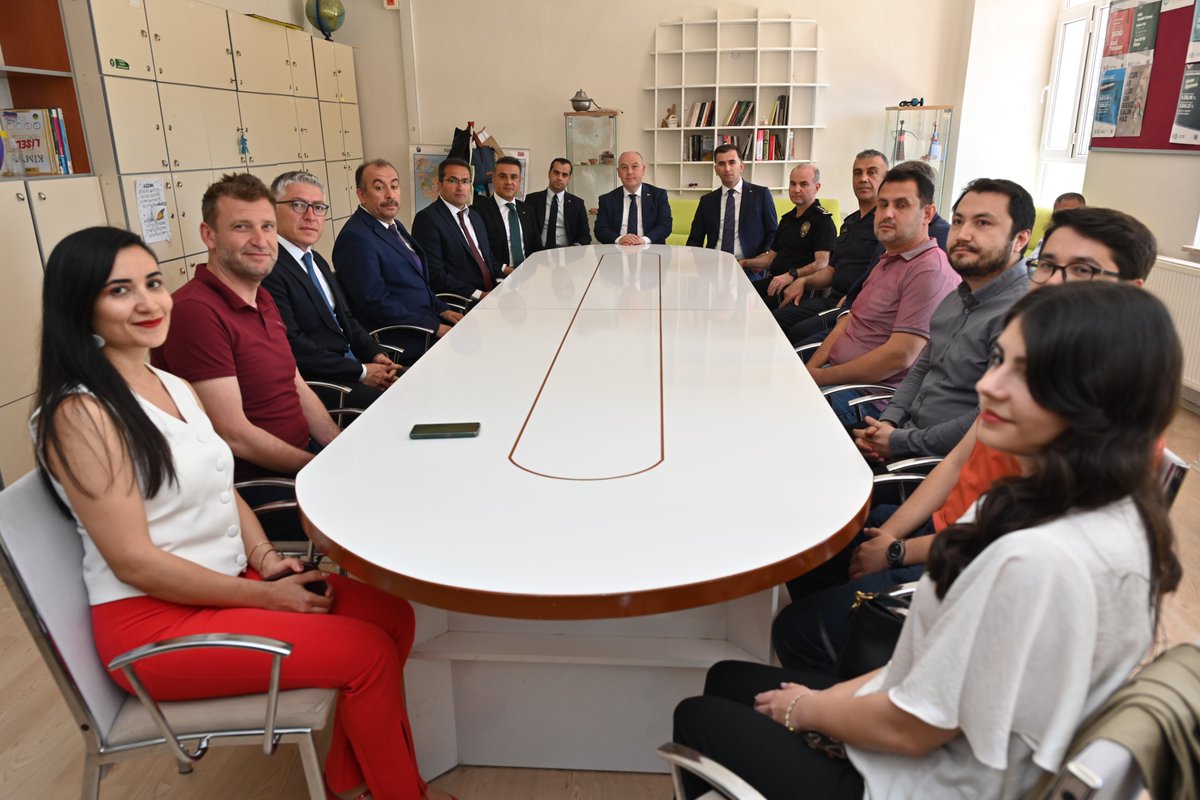 📍Çardak Çok Programlı Anadolu Lisesi

Denizli Valisi Ömer Faruk Coşkun, Çardak Kaymakamı Levent Küçük, İl Emniyet Müdürü Yavuz Sağdıç, İl Jandarma Komutanı J.Alb. Hıdır Ayçiçek ve İl Milli Eğitim Müdürümüz Emre Çalışkan Çardak Çok Programlı Anadolu Lisesini ziyaret ederek