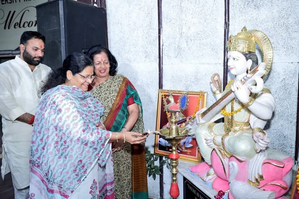 ABVPRaj's tweet photo. जयपुर में विद्यार्थी विकास निधि एवं महारानी महाविद्यालय के संयुक्त तत्वावधान में आयोजित "व्यक्ता इंटर्नशिप" का शुभारंभ किया गया जिसमें जयपुर शहर लोकसभा सांसद श्रीमती @Manju4bjp, अभाविप जयपुर प्रांत संगठन मंत्री श्री @PuranShahpura विशेष रूप से उपस्थित रहे।
#ABVPRaj https://t.co/rkkKadMUMm