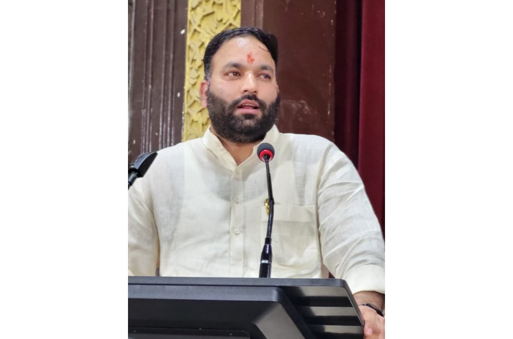 ABVPRaj's tweet photo. जयपुर में विद्यार्थी विकास निधि एवं महारानी महाविद्यालय के संयुक्त तत्वावधान में आयोजित "व्यक्ता इंटर्नशिप" का शुभारंभ किया गया जिसमें जयपुर शहर लोकसभा सांसद श्रीमती @Manju4bjp, अभाविप जयपुर प्रांत संगठन मंत्री श्री @PuranShahpura विशेष रूप से उपस्थित रहे।
#ABVPRaj https://t.co/rkkKadMUMm