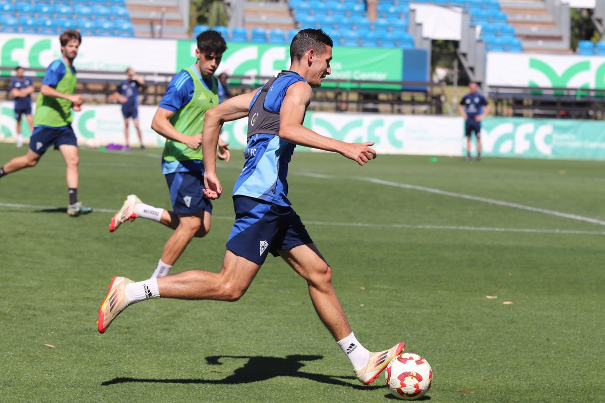 Preparados para el sábado.
Equipo y afición lo vamos a conseguir todos juntos💙
<a href="/marbella_fc/">Marbella FC</a>