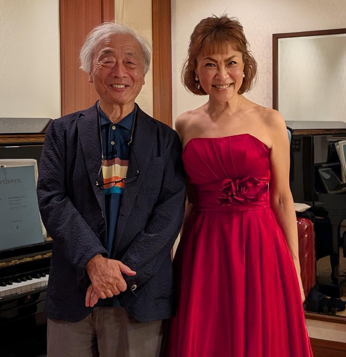 代々木での情家次期CDのミックスダウンを抜け出し、サントリーホール。広上/仙台フィルと小川典子さんの「皇帝」。圧倒的なダイナミックレンジで魅了。終演後、楽屋で記念撮影。メインの「巨人」は広上のケレン味たっぷり。それに即応する仙台フィルの能力は高い。