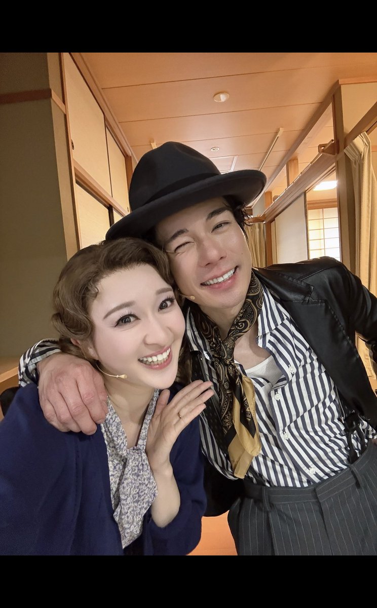 arisa_hitomi's tweet image. #ボニクラ　ラスト思い出ショット大尊敬　#柿澤勇人　さん
本当に素晴らしすぎるお方です😢
燃えたぎるエネルギーと空気感を感じながらブランチとして対等にぶつかり舞台で生きられて
さらに高みを目指したいと感じましたし
ついていきたいって思いながら公演をしていました
かっきーさんに感謝です😌
