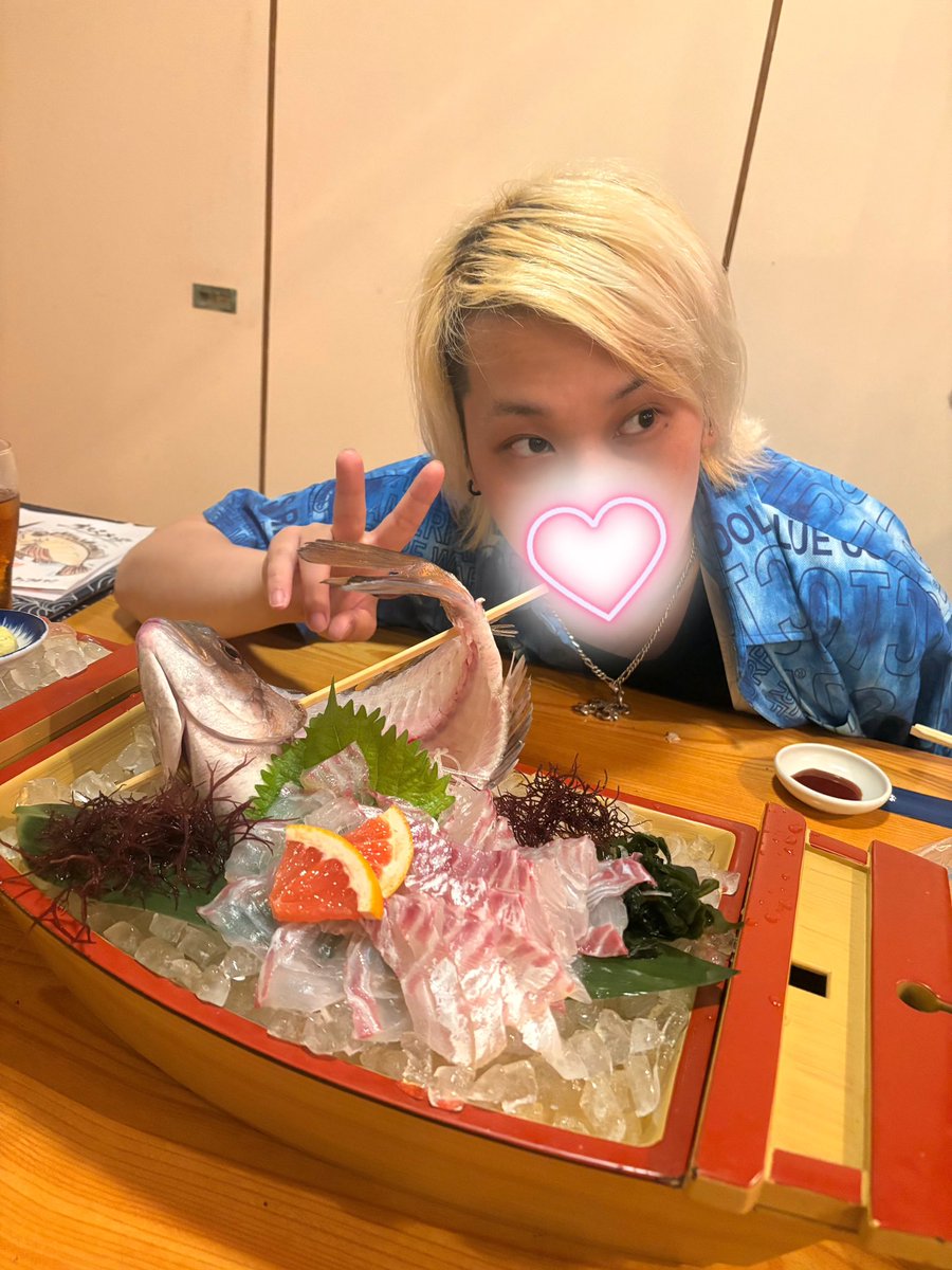 sakusirokeito01's tweet photo. 先輩と｢ざうお｣来た!!!!
鯛釣れた!!!!!!!!
その鯛でお刺身とあら汁にして食べた

@TSUKASApokemonn 
 #ざうお  #桜白ケイト  #Rozel  #VTuber https://t.co/U9gO32RvdY