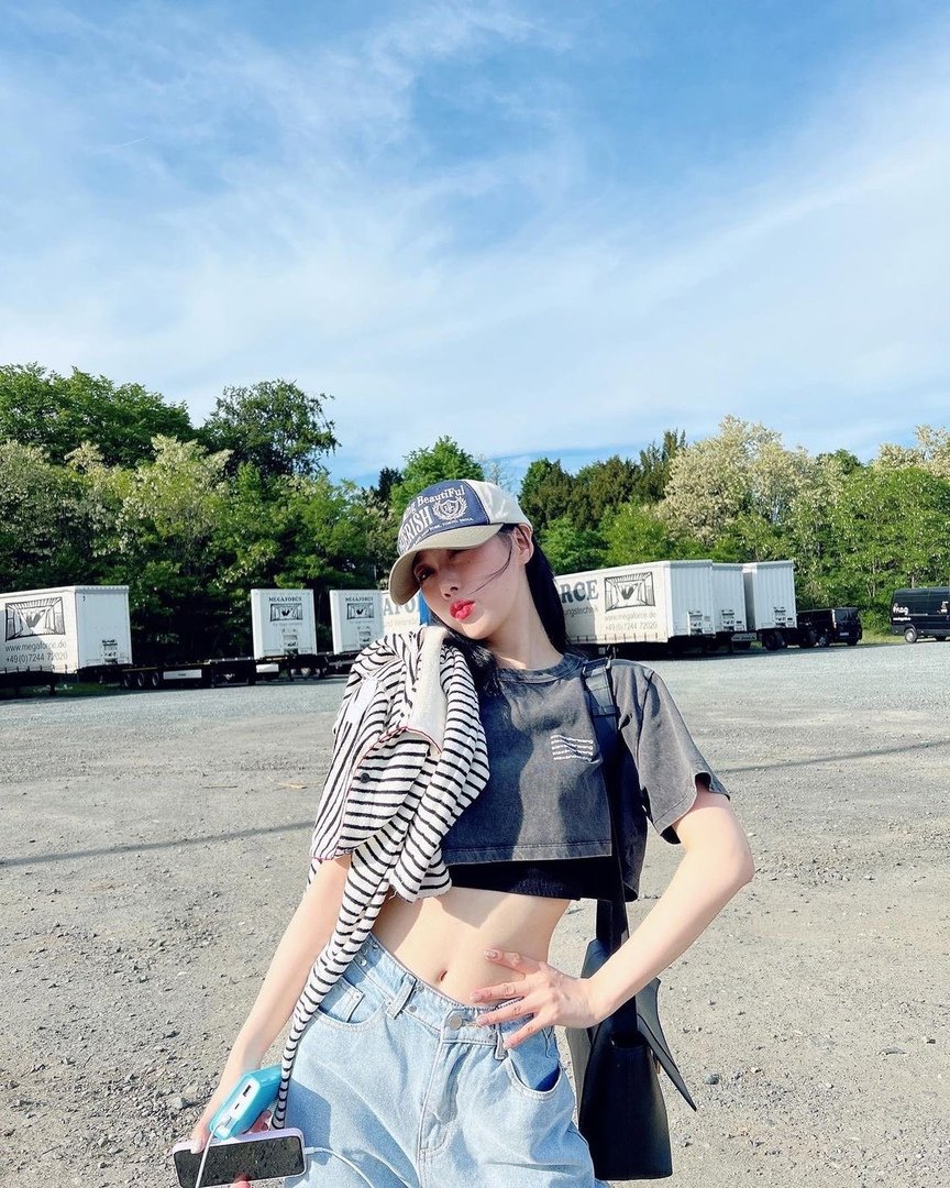 𝐃RΣΔ𝑀ΣRS. ︎✺ tweet media