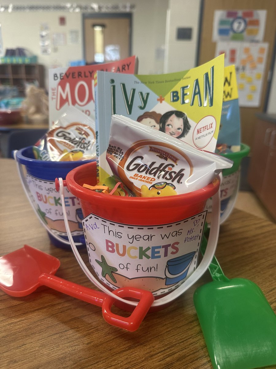 MsPoteat14's tweet image. This year has been BUCKETS of fun! 🪣🐠🏝️ @RTEFlightStatus @RichlandTwo