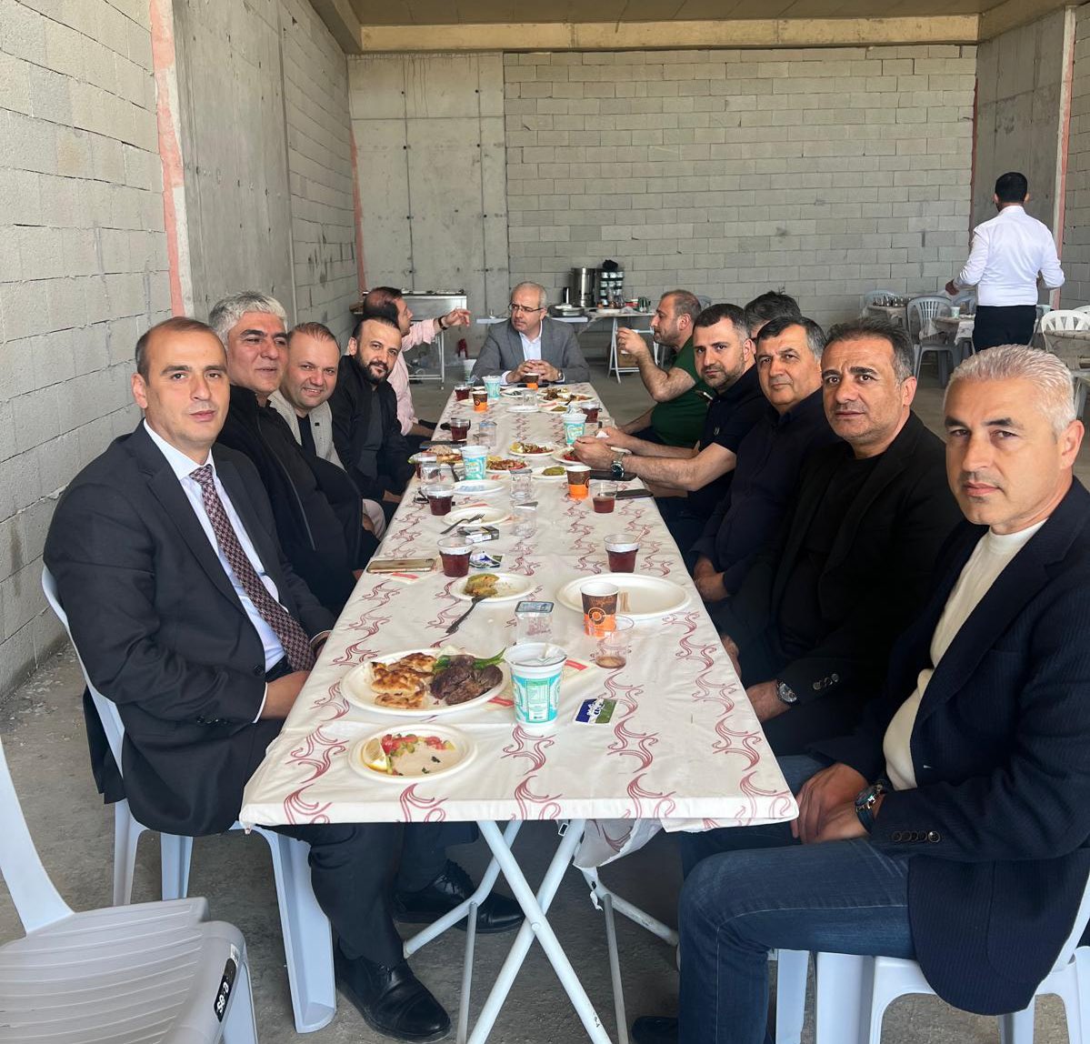 Fatih__Bildik's tweet photo. Bölge esnaflarımızdan Limit Ankara Firma sahipleri, Yönetim Kurulu Üyemiz Mustafa Cenkçi ve Meclis Üyemiz Sait Bölükbaşı ‘nı iş yerlerinde ziyaret ettik.

Misafirperverliklerinden dolayı teşekkür ederim.

#KalbimizAltındağ 

@akaltindag https://t.co/0b25lOEkLs
