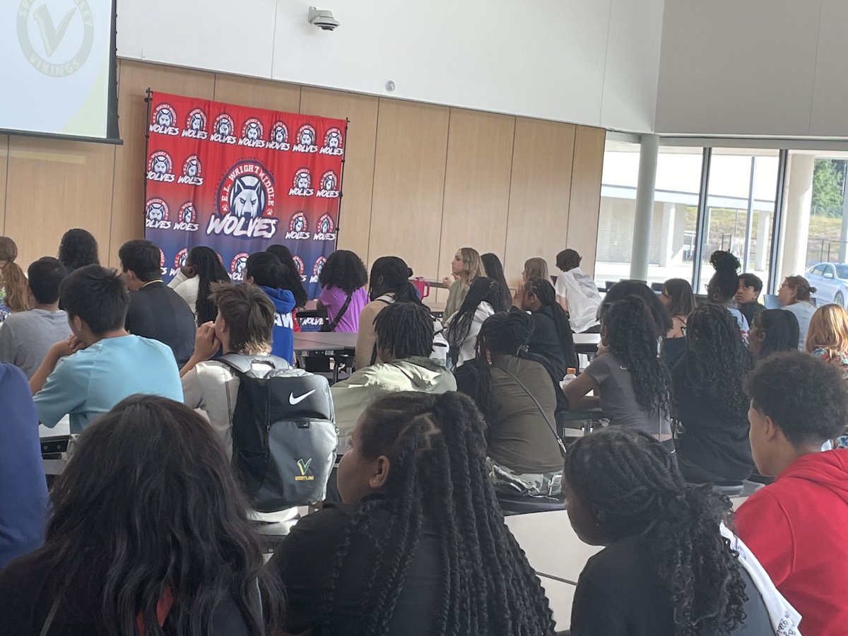 AttendForTWO's tweet image. Mr.Kelly ⁦@SV_Vikings⁩ is currently dropping powerful gems to rising 9th grade students ⁦@ELWMS⁩. #expectations #attendancematters