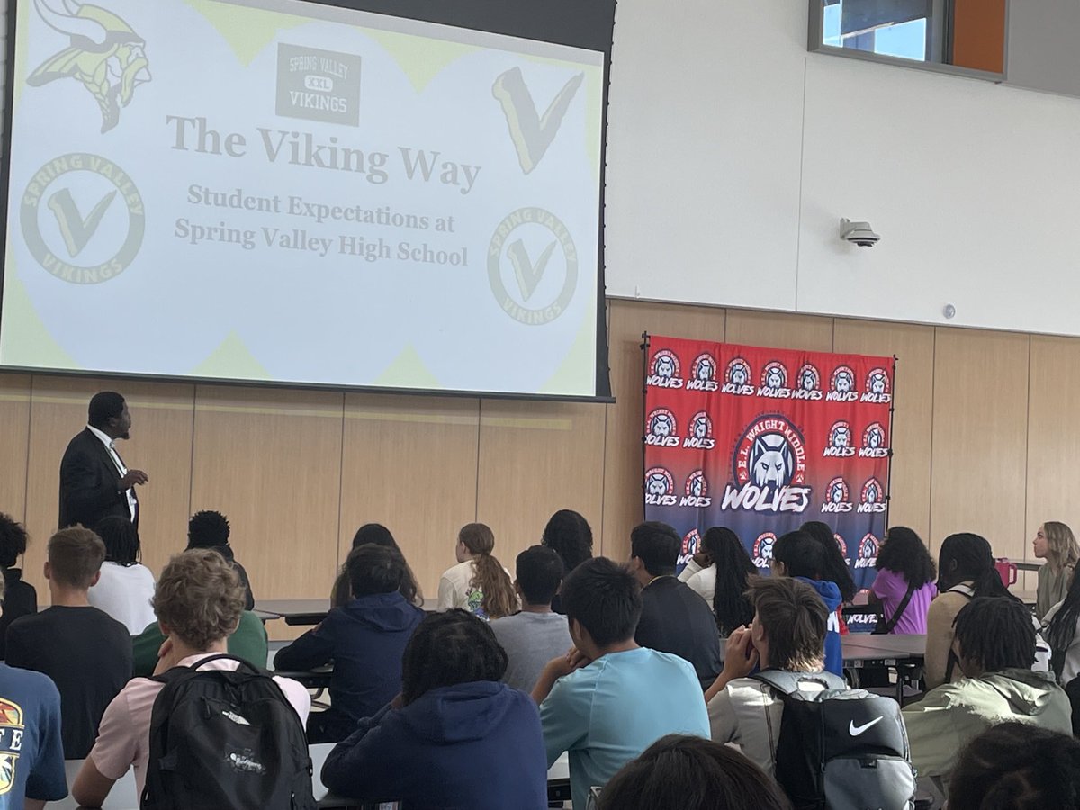 AttendForTWO's tweet image. Mr.Kelly ⁦@SV_Vikings⁩ is currently dropping powerful gems to rising 9th grade students ⁦@ELWMS⁩. #expectations #attendancematters