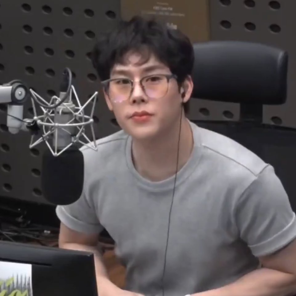 wonnieology's tweet photo. he’s looking so gorgeous oh my god jooheon… https://t.co/JNPInwtgjH