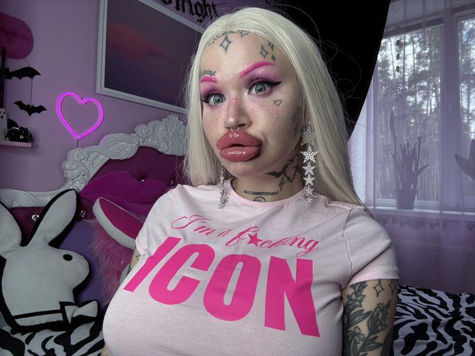 Watch Nasty Bimbo 👁👄👁Top 1.2% Onlyfans's leaked NSFW photo on TwXstars