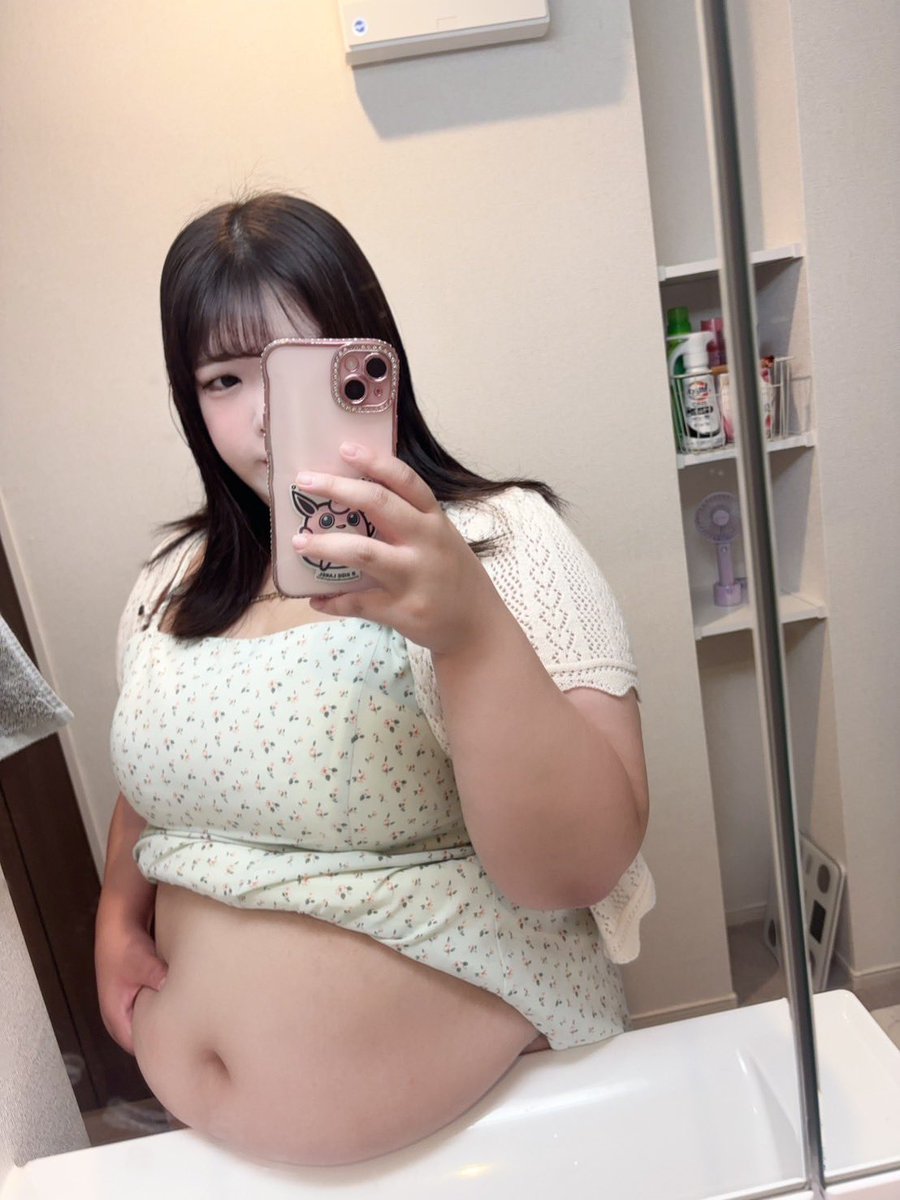 洗面台で準備してる時はお腹乗せて休憩したりしてます🥺