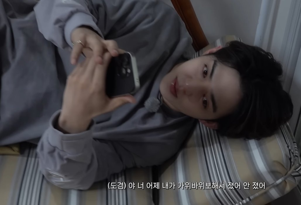 LOSTCOUPS's tweet photo. 자세가 진짜 10년산 집같아 https://t.co/To6wl2scII
