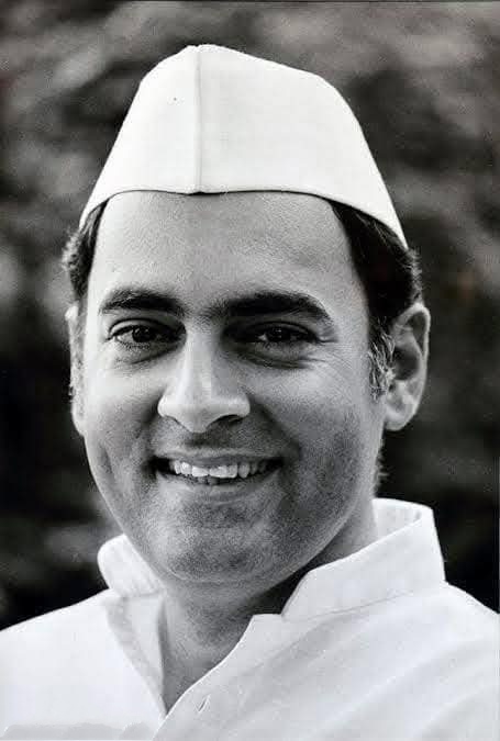 abmms563's tweet photo. पूर्व PM राजीव गांधी जी की पुण्यतिथि पर शत शत नमन 
राजीव गांधी ने भारत को क्या दिया: अपने समय से आगे की सोच! 
कंप्यूटर और IT क्रांति की शुरुआत
गांव-गांव तक टेलीकॉम सुविधा
18 वर्ष में युवाओं को मताधिकार
पंचायती राज को संवैधानिक ताक़त
शिक्षा और विज्ञान को नई दिशा
धन्यवाद राजीव जी! https://t.co/bZ2rsP6i3x