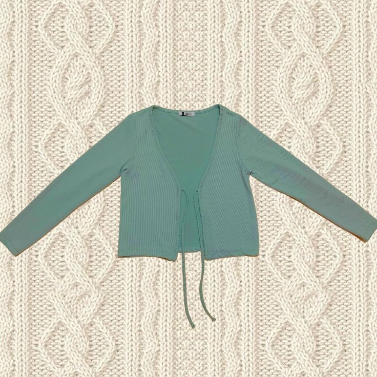 shazabilz's tweet photo. Harga mulai 10k-35k aja✨! Lagi decluttering nih, semua masih super bagus~ Ada pashmina, cardigan, pants , kemeja crop, sweater, dan lainnya! Bisa nego santai. Cek di Shopee yaa~ Kalau mau tanya-tanya dulu juga boleh banget! 🤎✨ https://t.co/orlRgz3WKl https://t.co/IU0meJNGOZ
