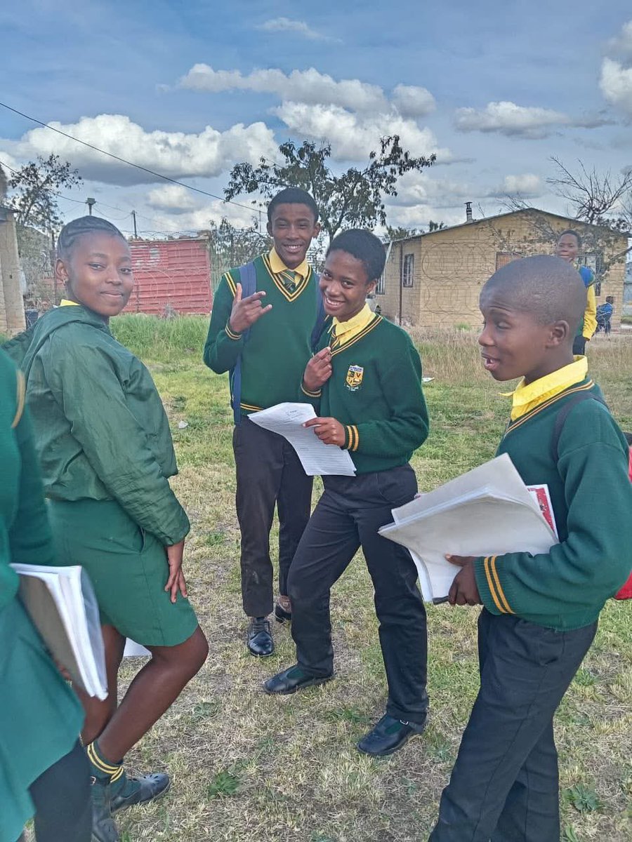Exposcience's tweet image. Fouriesburg proudly hosted their Eskom Expo Bethlehem District Expo! Learners were eager and excited to present their innovative projects to the panel of Selectors. The energy, enthusiasm, and smiles all around prove one thing - Science is FUN! 

#DiscoverEskomExpo #ScienceIsFun…