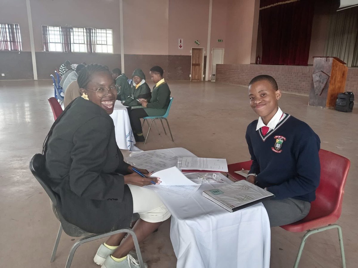 Exposcience's tweet image. Fouriesburg proudly hosted their Eskom Expo Bethlehem District Expo! Learners were eager and excited to present their innovative projects to the panel of Selectors. The energy, enthusiasm, and smiles all around prove one thing - Science is FUN! 

#DiscoverEskomExpo #ScienceIsFun…