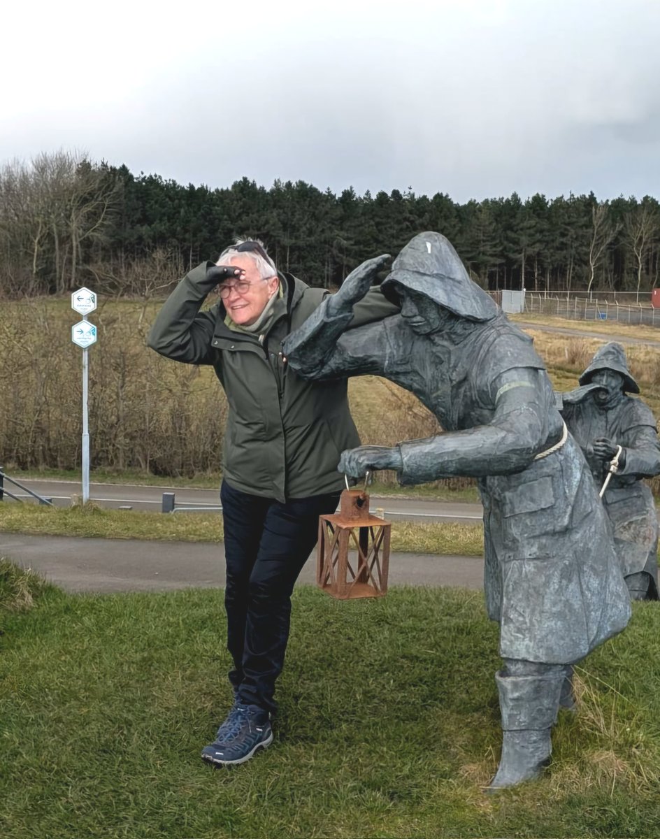 Ik ben opzoek naar 'n maatje...die geregeld met mij naar 'n gebied gaat om te genieten van de natuur...die bereid is om met mij 'n paar dagen naar de kust te gaan...kortom iemand die mij weer 'n beetje plezier brengt in mijn leven.🙏
Het is echt moeilijk 'n maatje te vinden!🍀