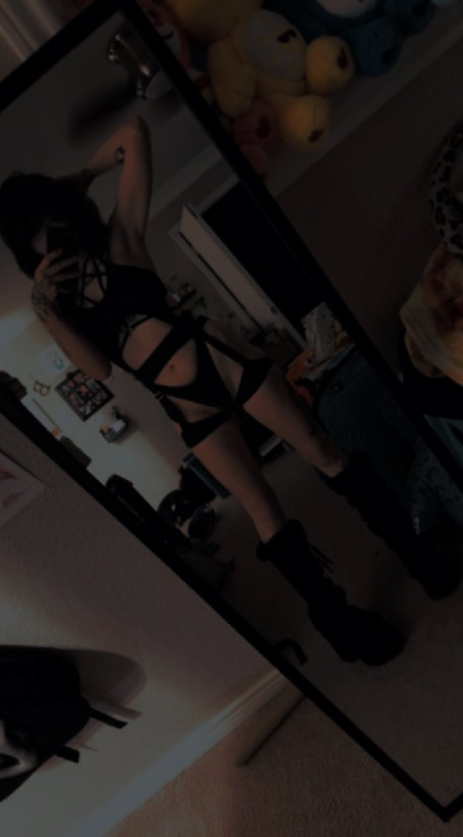 JesssPlayz's tweet photo. I miss posting spicy content, so I think I’ll start back again 😝

OF is back up and Fansly never stopped, peep the links in bio for my more revealing content 😉

Daddy subs on fansly are prioritized 😘🫶

Retweet for a lil surprise in your inbox 😘 https://t.co/dRaLgKkw4j