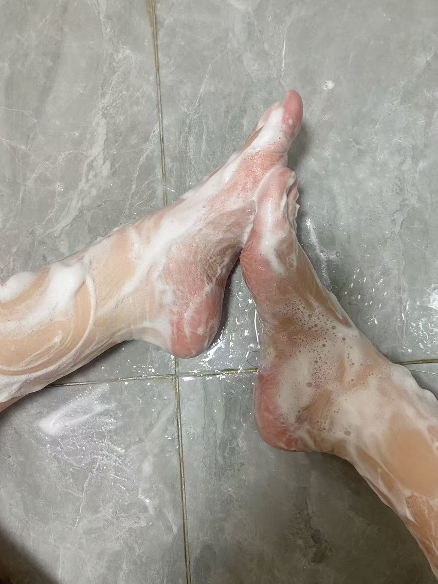 为什么感觉没多少人看我推啊，有没有人教我怎么养账号 #女大 #反差 #羞辱 #玉足