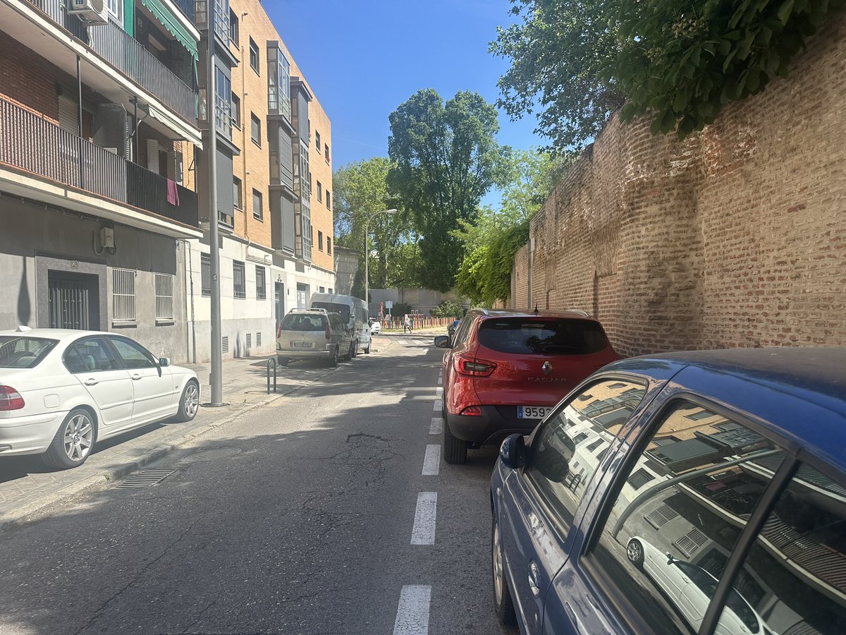 carlosizqtorres's tweet photo. 🔝Al igual que los cascos de Aranjuez y La Granja de San Ildefonso conviven con los palacios reales, queremos que el casco antiguo de #Carabanchel conviva con la antigua posesión real de la Finca Vista Alegre con 2 nuevos accesos por las calles Arnedo y Blasón.
#CarabanchelAvanza https://t.co/OVO3ZxjzmN
