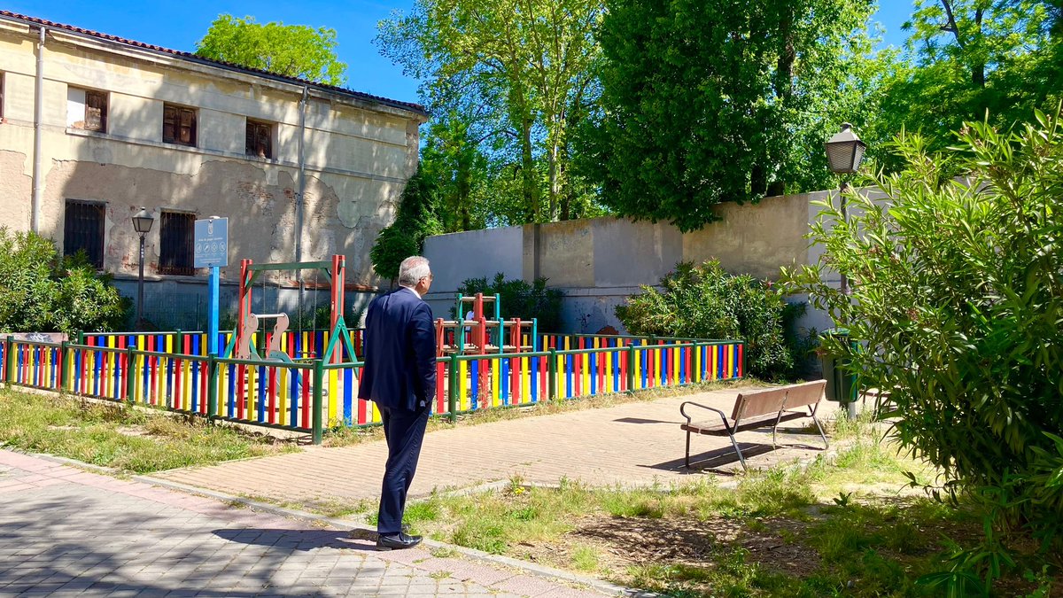 carlosizqtorres's tweet photo. 🔝Al igual que los cascos de Aranjuez y La Granja de San Ildefonso conviven con los palacios reales, queremos que el casco antiguo de #Carabanchel conviva con la antigua posesión real de la Finca Vista Alegre con 2 nuevos accesos por las calles Arnedo y Blasón.
#CarabanchelAvanza https://t.co/OVO3ZxjzmN