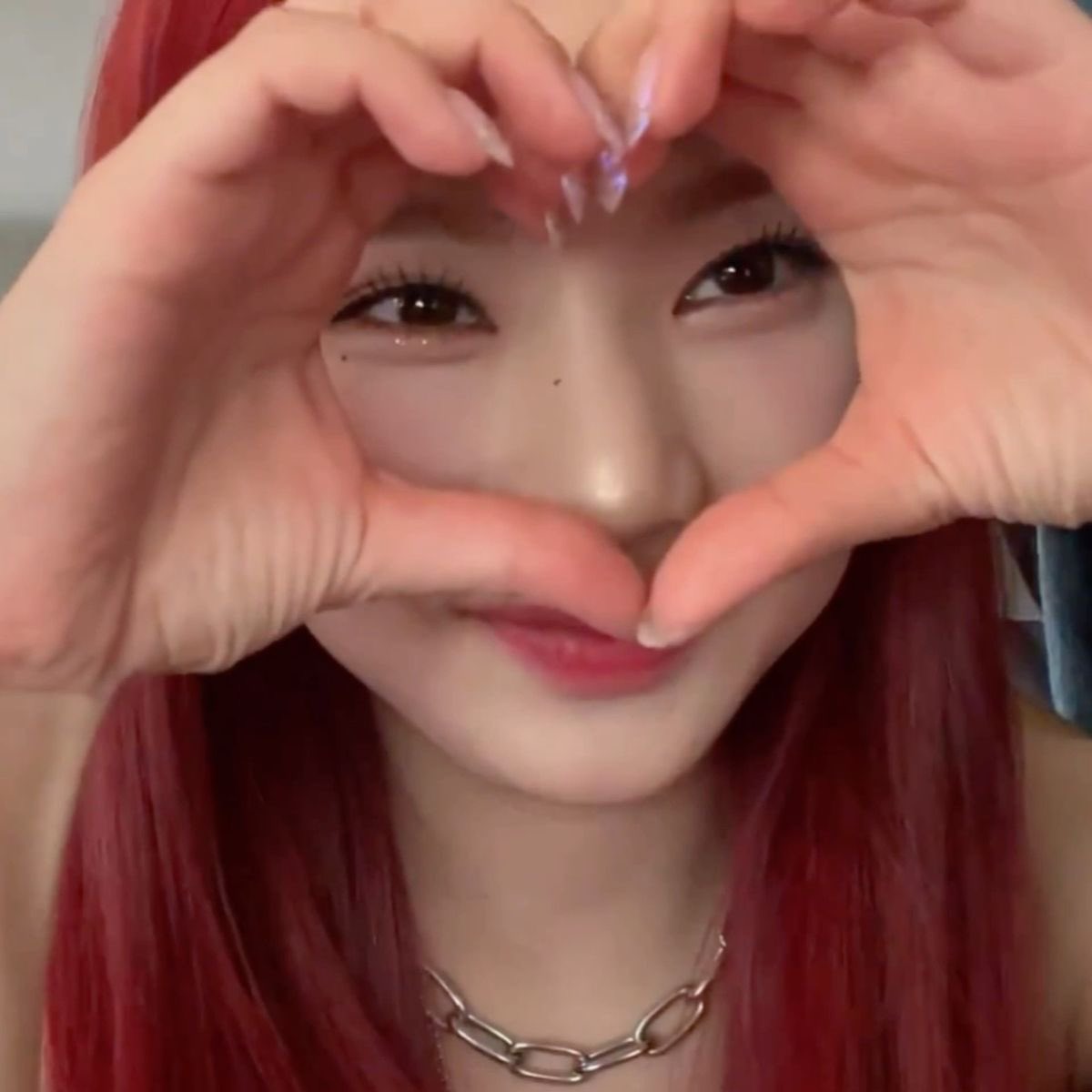 𝖳𝗁𝖾 𝖽𝗂𝖺𝗆𝗈𝗇𝖽 𝗈𝖿 𝖺𝗅𝗅 𝗌𝖾𝖺𝗌𝗈𝗇. ✦ tweet media