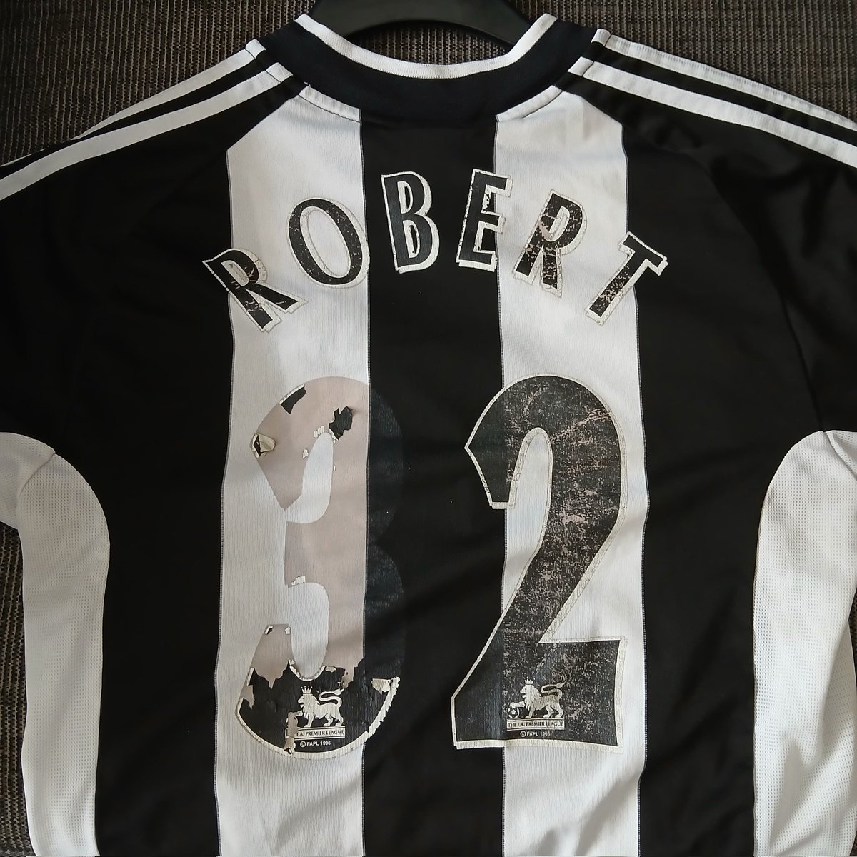 LoveJacobMurphy's tweet photo. What a left foot 💣
Happy birthday Laurent Robert (my joint favourite with Jacob Murphy😍)
#NUFC https://t.co/XPGXdhMVRa