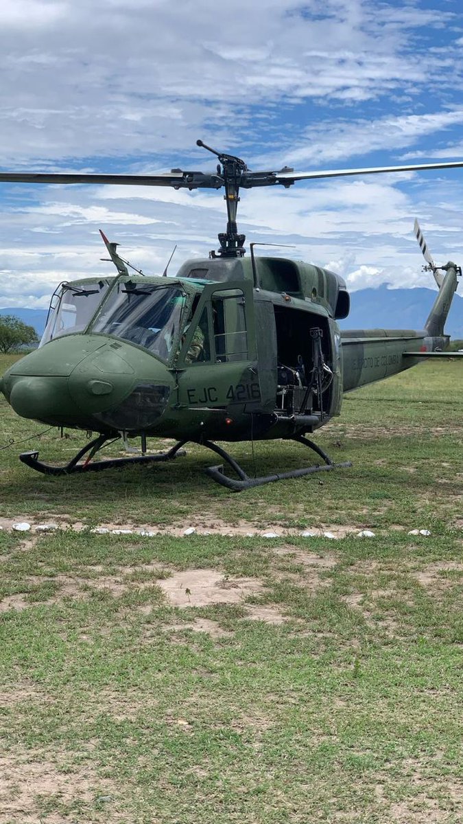 Ejercito_Davaa's tweet photo. Con compromiso, disciplina y profesionalismo, las tripulaciones del Batallón de Aviación N.° 4 fortalecen a diario sus capacidades para cumplir con la misión constitucional en todo el territorio nacional.

Vocación militar al servicio de todo un país, desde el suroriente colombiano.

#NuestroCompromisoEsCO 🇨🇴
@Ejercito_Div4