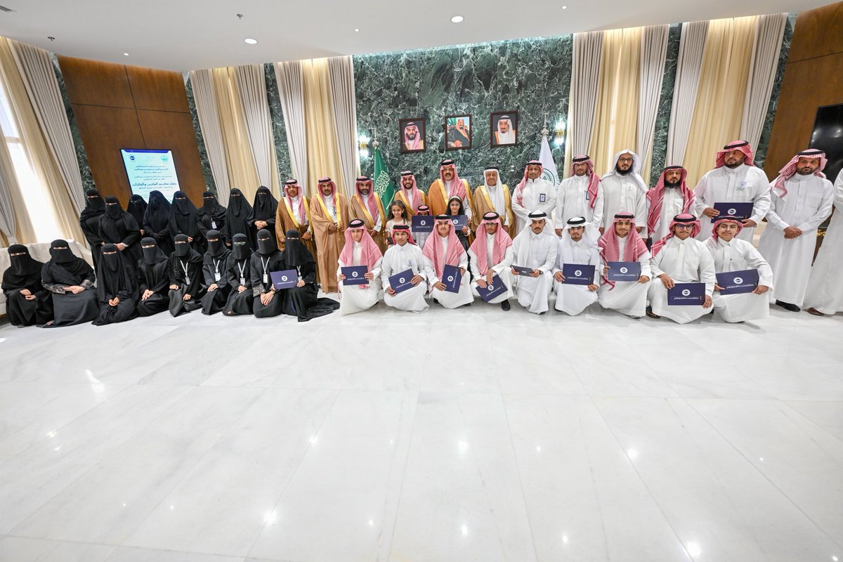 سمو #أمير_منطقة_حائل يرعى حفل تكريم الفائزين والفائزات بجائزة المواطنة المسؤولة وبرنامج "صيتاثون" بحضور سمو #نائب_أمير_منطقة_حائل ومدير عام تعليم المنطقة أ.عمر الغامدي وأمين مؤسسة جائزة الأميرة صيته بنت عبدالعزيز للتميز في العمل الاجتماعي  د.فهد المغلوث.