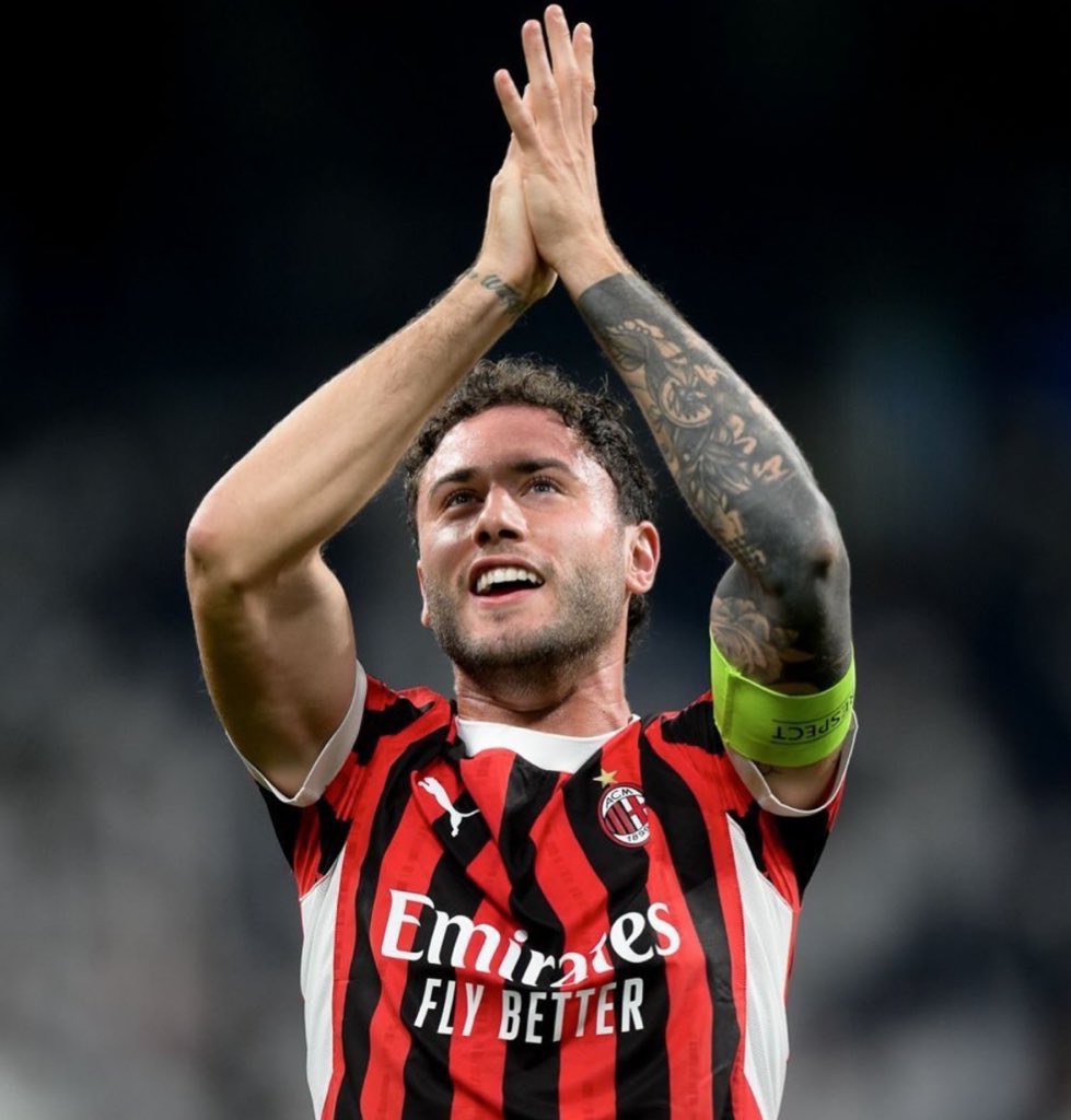 Galatasaray, 28 yaşındaki sağ bek Davide Calabria'yı kadrosuna katmak istiyor. (Relevo)