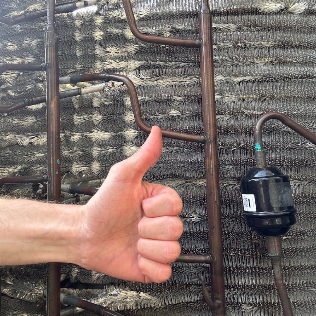 RSPCozyComfy's tweet image. 💪 Before &amp;amp; After 🔥

Shout-out to Jesse Fitchel for sending in this awesome transformation of a condenser coil that was completely clogged with dirt and debris. 
#RSP #BeforeAndAfter #ACMaintenance