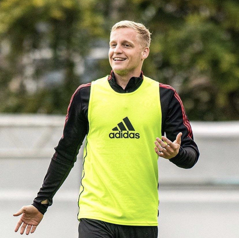 VanDeBeekArmy's tweet photo. 🗣️ | Donny van de Beek:

"It’s difficult to build rhythm and confidence when you’re constantly being sidelined. It’s hard to be at your best when you're in and out of the team."

(Via @jackkenmare_) https://t.co/3zTRYMLwmC