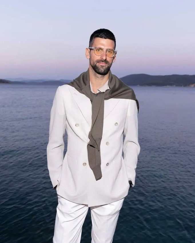 RottenKnee23's tweet image. This model plays tennis today. 

#Djokovic 🤍 #GenevaOpen