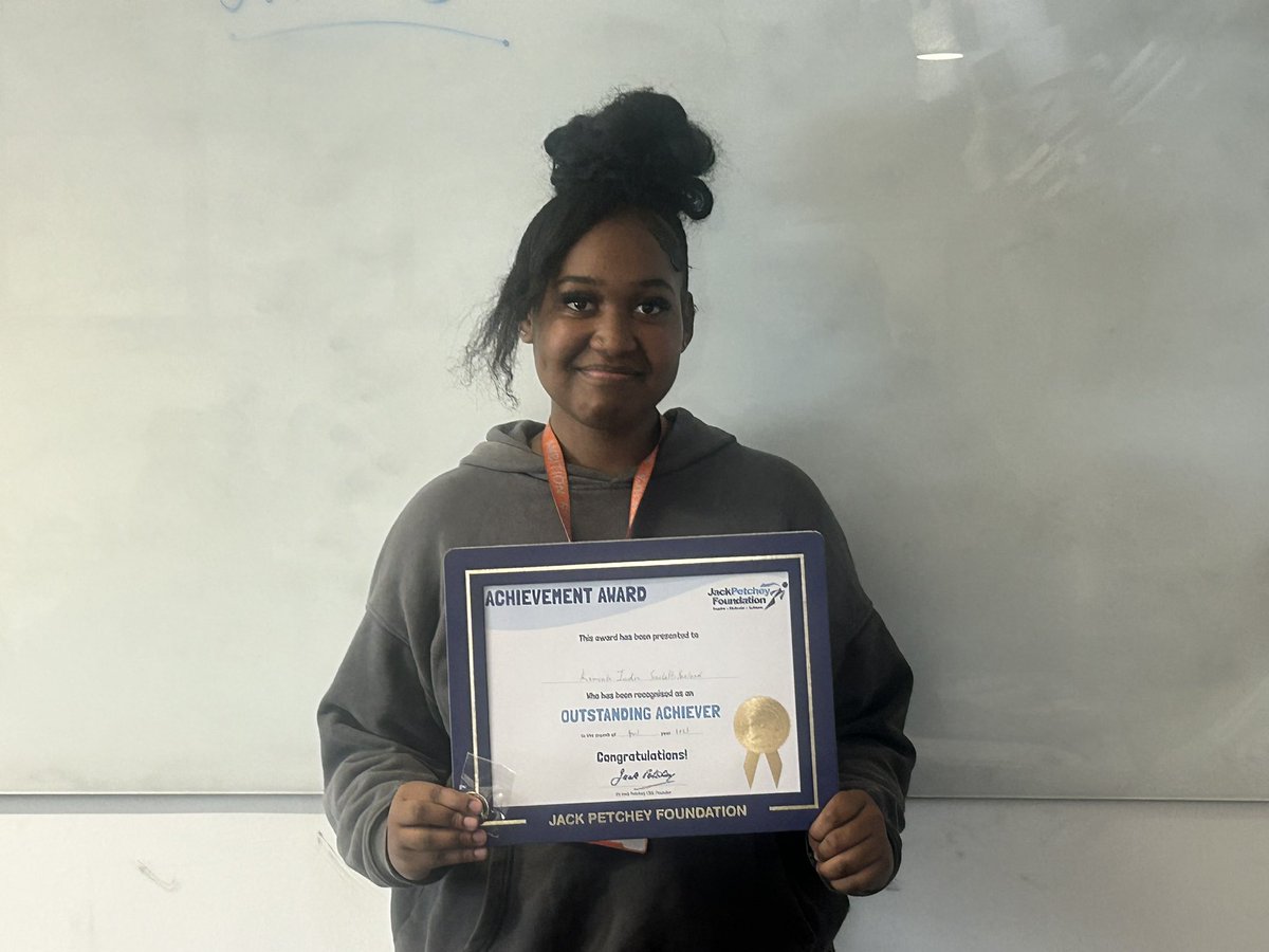 Haringey6thForm's tweet image. Congratulations to our @JPFoundation Award winners 👏 who have been recognised as #OutstandingAchievers - It goes without saying, they thoroughly deserved these awards and we are very #H6Proud of them all 🙌
#H6Experience #KeepAchieving #MoreThanACollege