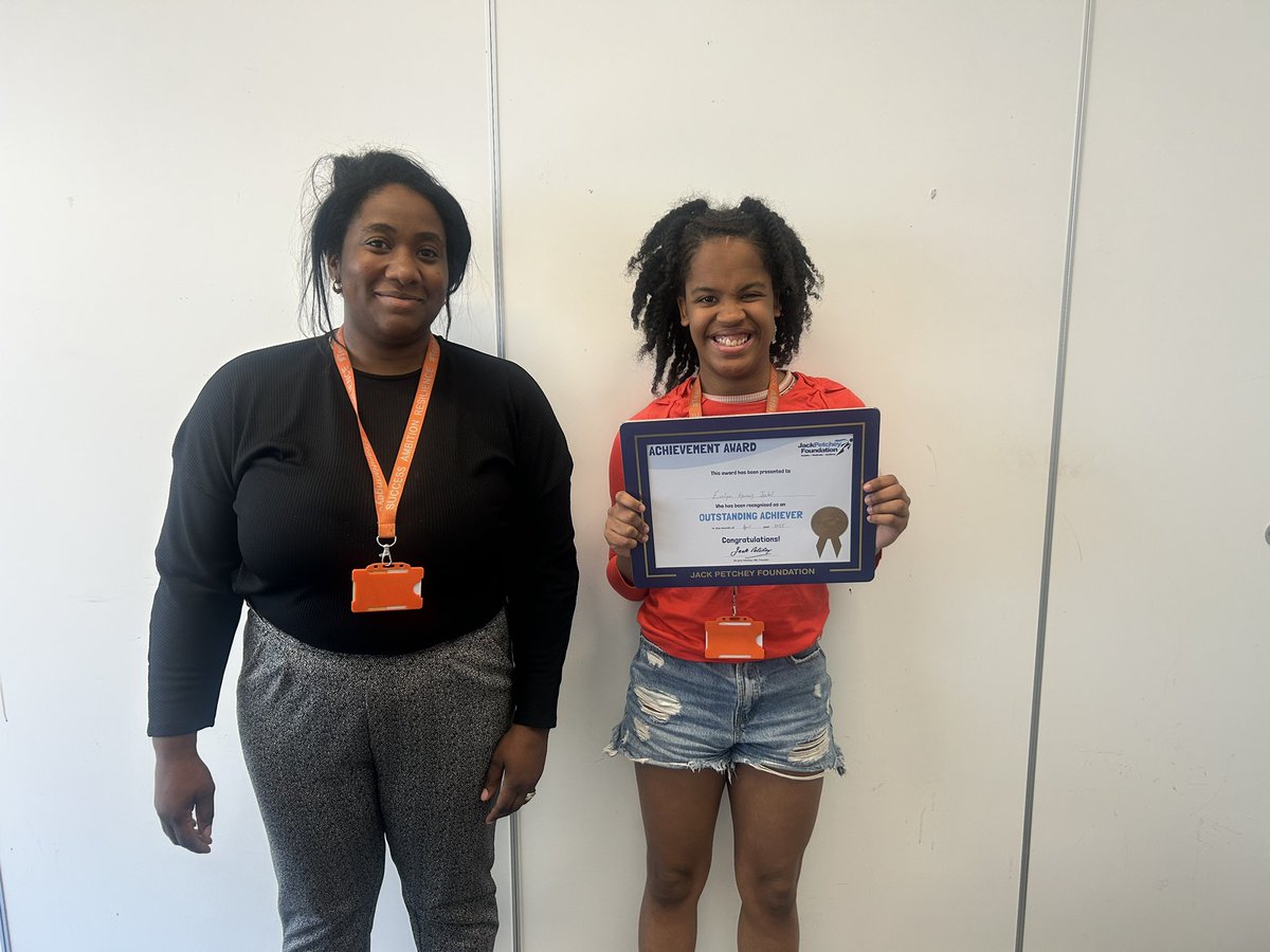 Haringey6thForm's tweet image. Congratulations to our @JPFoundation Award winners 👏 who have been recognised as #OutstandingAchievers - It goes without saying, they thoroughly deserved these awards and we are very #H6Proud of them all 🙌
#H6Experience #KeepAchieving #MoreThanACollege