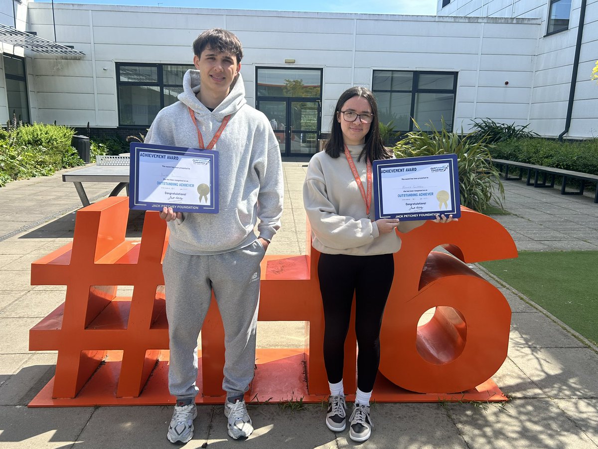 Haringey6thForm's tweet image. Congratulations to our @JPFoundation Award winners 👏 who have been recognised as #OutstandingAchievers - It goes without saying, they thoroughly deserved these awards and we are very #H6Proud of them all 🙌
#H6Experience #KeepAchieving #MoreThanACollege