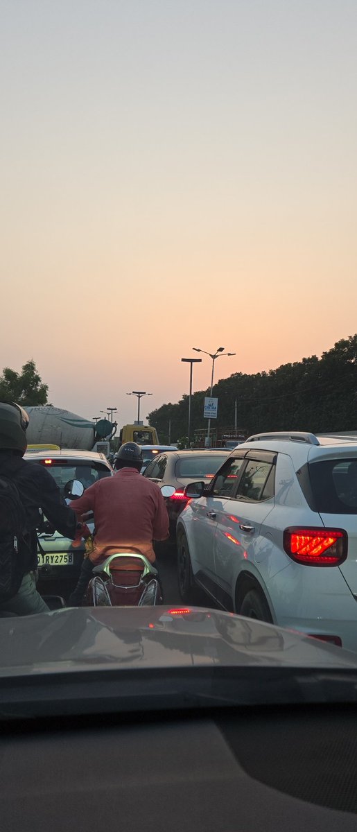 prasangkeyur's tweet photo. @dcptrafficwest Please take action , this will chock up whole ring road https://t.co/c2gQU9wHkm
