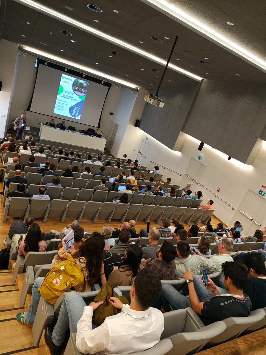 SoftCompNetwork's tweet image. Exciting time at the @SoftCompNetwork  
Eusmi  Annual Meeting 2025!

This time in Venice, at the @CaFoscari, with cutting edge science and inspiring discussions.

#softmatter #softcomp #eusmi #annualmeeting2025