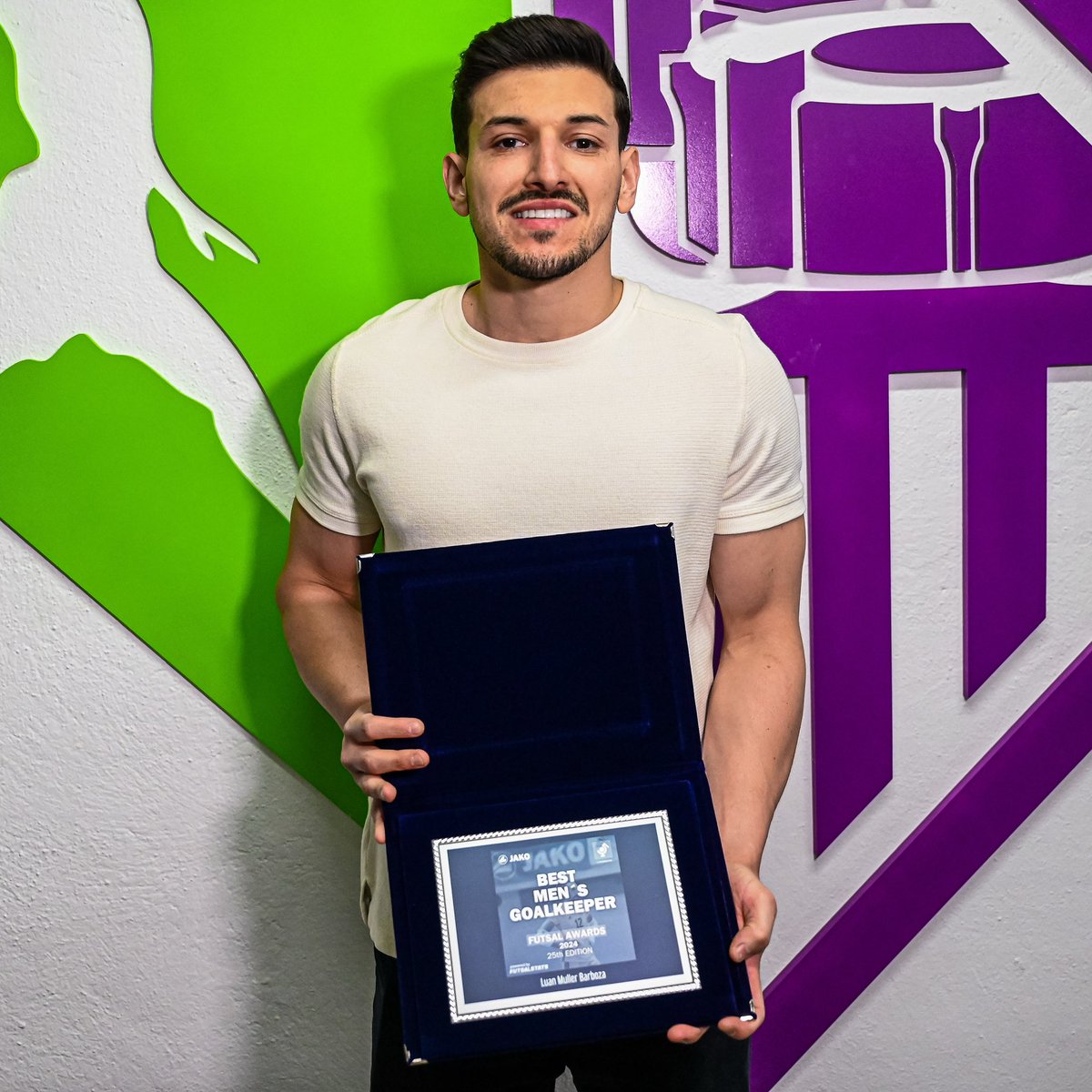 Essa semana recebi em mãos o prêmio da @futsalplanet1997 de MELHOR GOLEIRO DO MUNDO 2024 🧤🌍

TODA HONRA E GLÓRIA A TI JESUS!

#thebestgoalkeeper #LM3 #JESUSisKing