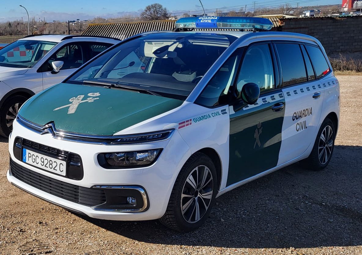 🔶🔷🔶 Aviso  a las 12:15 de varios particulares de un fuerte olor a gas en la calle de la Luna , 41 .
Desplazamos al lugar una unidad 🚙 + 🦺🦺.
Intervienen :
<a href="/CEISGuadalajara/">CEIS Guadalajara</a>
<a href="/GuardiaCivilGU/">Guardia Civil Guadalajara</a>

📸 archivo <a href="/PChiloeches01/">PCChiloeches01</a>