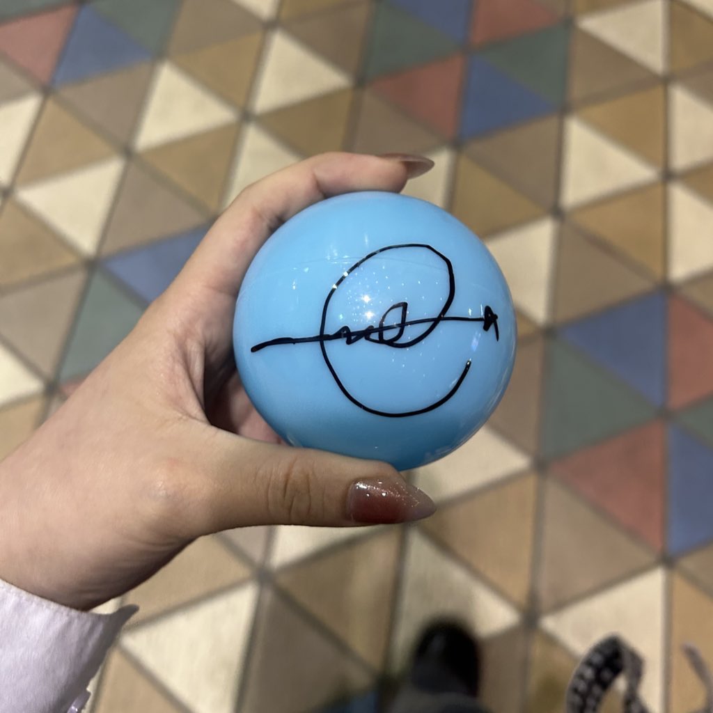 h_doneu's tweet photo. 初サインボールありがとう宝物だよ😭💖💖💖
momentum最初から最後までずっと楽しかったみんな可愛いくてかっこよくてだーーいすき😭 https://t.co/odpMNrkE58