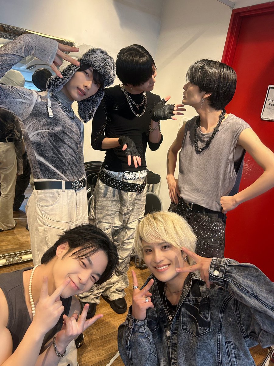 MEYDAY_JP's tweet photo. [🎧] ˗ˋˏ 𝙏𝙝𝙖𝙣𝙠 𝙮𝙤𝙪  𝙎𝙃𝙄𝘽𝙐𝙔𝘼  ˎˊ˗

本日は月刊BANZAI!!に出演させていただきありがとうございました！✨

今回は明日香とともやのバースデーも一緒に祝っていただきありがとうございました！🤩

みなさんと近い距離でライブができて、楽しかったです！🥺

by @MD_SHIREN https://t.co/yXbhx0w590